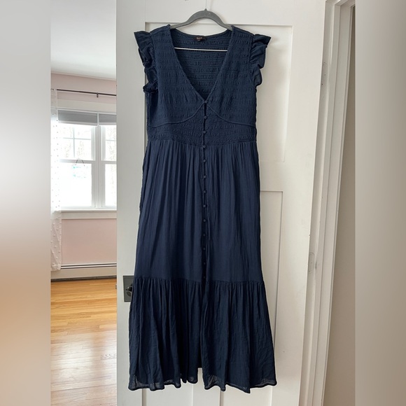 Quince Dresses & Skirts - Quince Organic Textured Cotton Smocked V-Neck Midi Dress